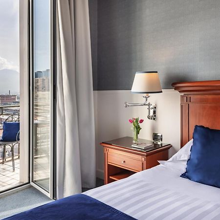 Starhotels Terminus Наполи Екстериор снимка
