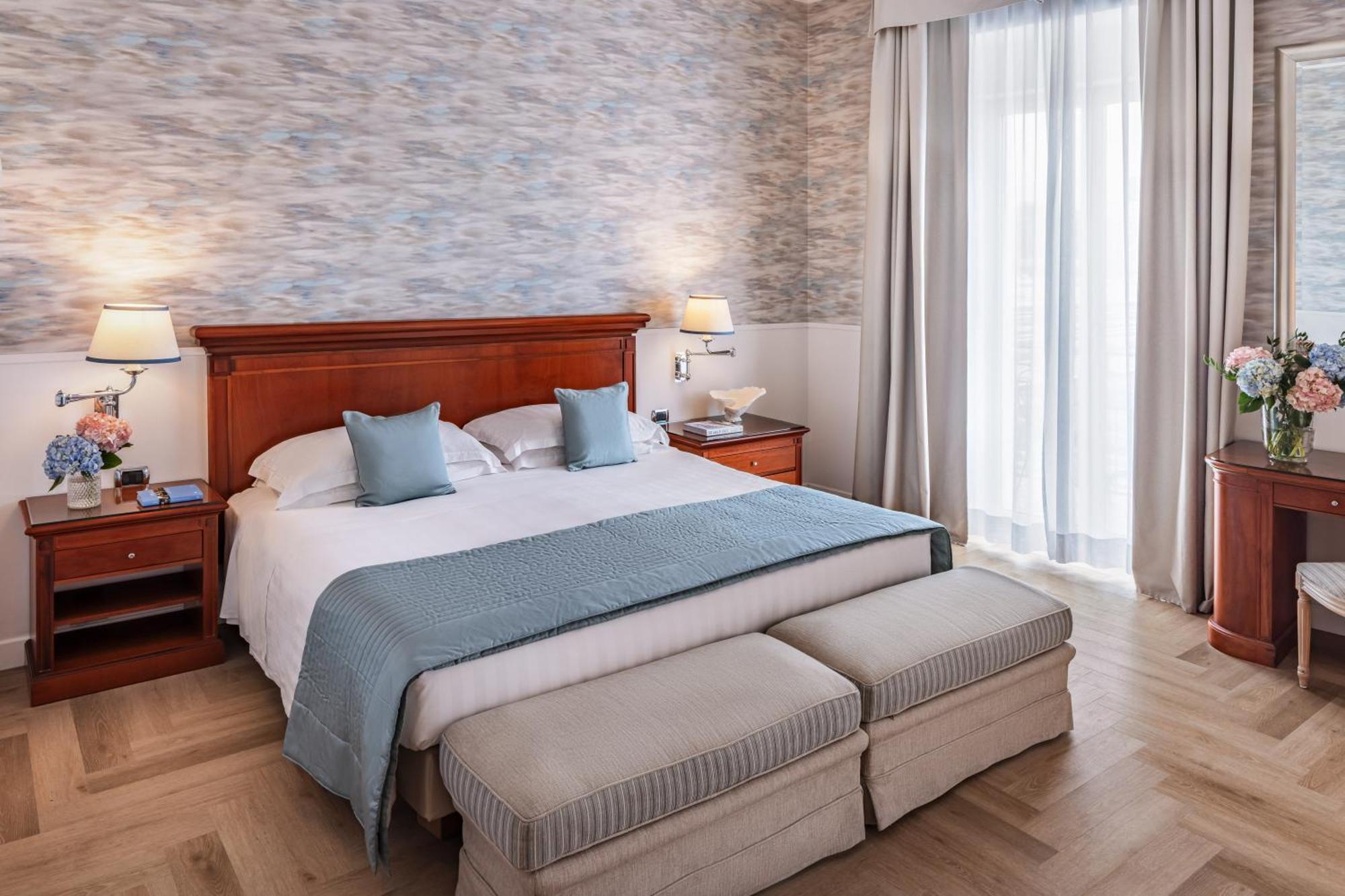 Starhotels Terminus Наполи Екстериор снимка