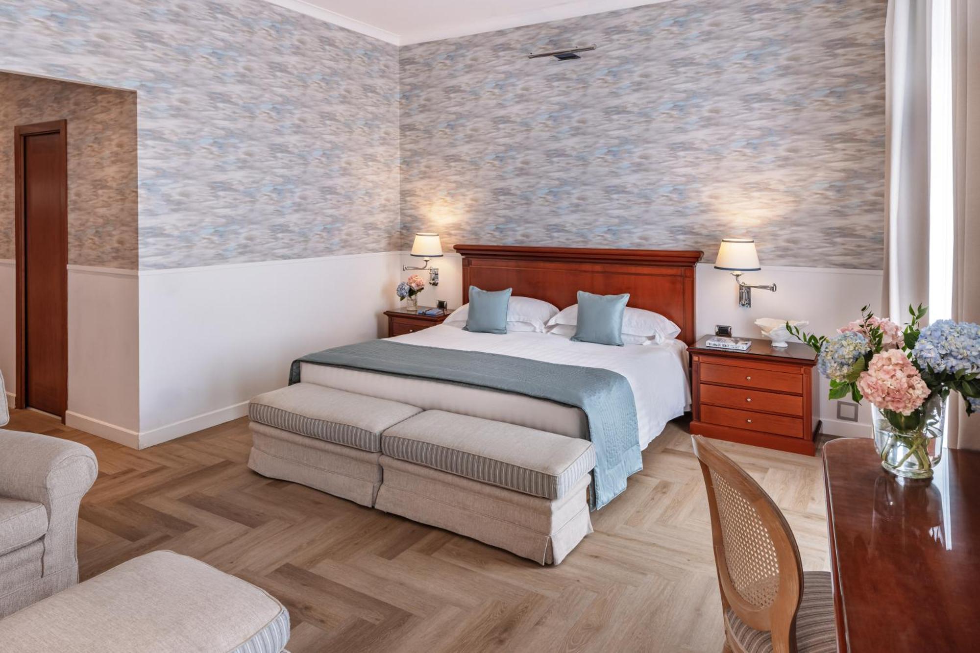 Starhotels Terminus Наполи Стая снимка