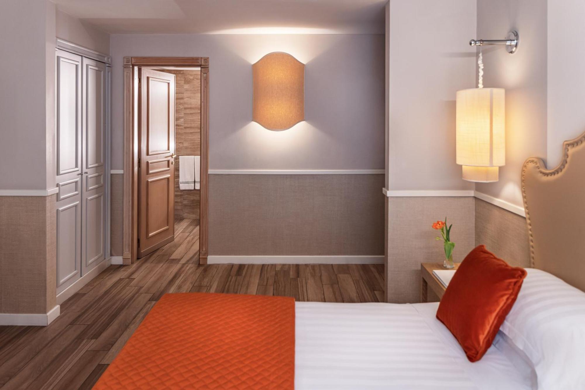 Starhotels Terminus Наполи Стая снимка
